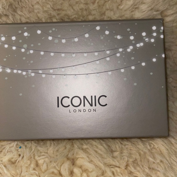 Iconic London blaze chaser face palette - Picture 2 of 2